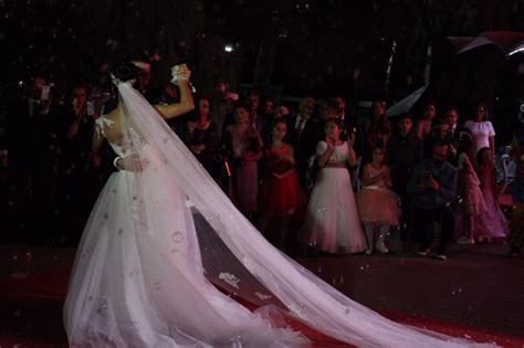 Glückwünsche zum geschenk, auf einer grußkarte oder als sms. Hochzeit Auf Türkisch: Ein Einblick In Die Wichtigsten Rituale - Abendkleid