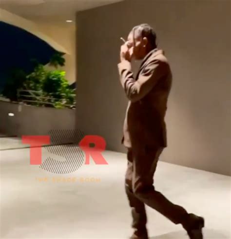 Travis scott was very proud of his batman halloween costume, but the rapper's dark knight look ended up getting roasted by fans. Travis Scott Deletes IG After People Mock His Batman Halloween Costume