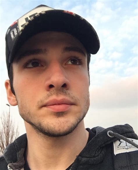 Haktan zavlak kimdir, nerlei ve kaç yaşında, boyu kaç, oynadığı diziler nelerdir? Ahmet Haktan Zavlak Kimdir?