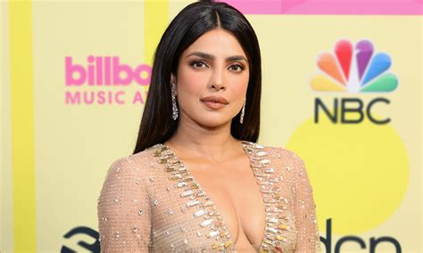 The lingerie retailer is ditching its angels in favor of female empowerment icons. Priyanka Chopra ficha por Victoria's Secret y renueva el ...