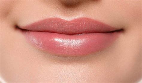 Apply the mixture to your hair just as you would apply a conditioner or so. 10 Steps On How To Get Soft Lips Naturally - 9 Beauty Fashion