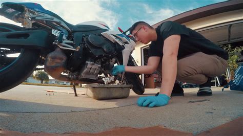 Where can one pick up things like filters and brake pads from, especially for bikes that are not part of the mainstream in india? 2007 Honda CBR600rr (oil change + chain clean) - YouTube