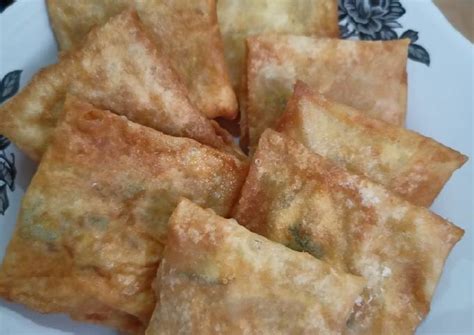 Rekatkan kulit lumpia dengan bantuan putih telur. Resep Martabak Telur Kulit Lumpia oleh amazingputri_ - Cookpad