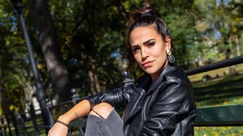 ✅ elena miras hat einen moderationsjob ergattert, aber nicht alle freuen sich für die freundin von. Nach Dschungelcamp: Teasert Elena Miras weitere Show an ...