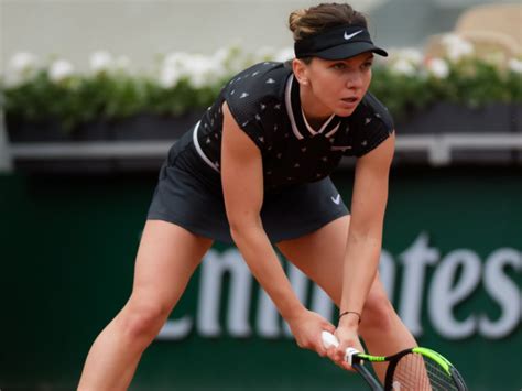 Partida se dispută pe o temperatură de 40 de grade celsius. Simona Halep Roland Garros | Halep s-a calificat în optimi ...