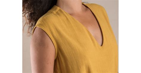 This video will take you step by step through sewing the neckband and attaching it to the shirt and has lots of tips and tricks and recommendations. How To Sew A V Neck Binding / How To Bind Inverted Corners With Bias Tape Tutorial The Thread ...
