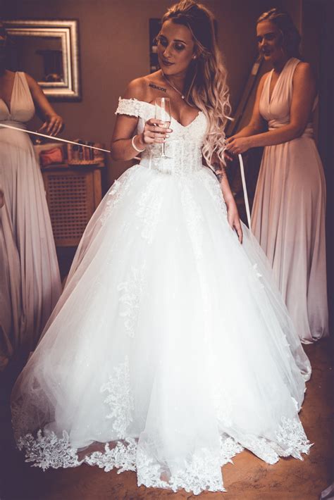 These bridal shops are here to help! Catherine Walker Second Hand Wedding Dress Save 50% ...