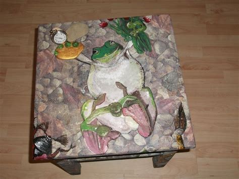 How to decorate a wooden box with clear stamp. Hocker Glücksfrosch - Bild / Kunst von reichklein bei KunstNet