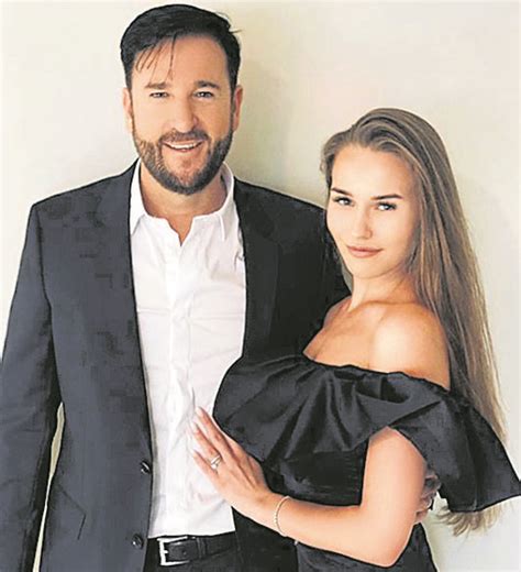 Da jegliche einnahmen, die michael wendler und laura müller verdienen, über ebendiese firma laufen, zahlen die beiden. Laura heißt jetzt Norberg - Vorarlberger Nachrichten | VN.at