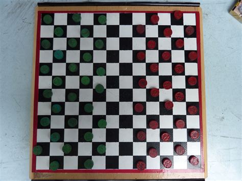 Permainan catur diawali dengan buah catur yang berwarna putih kemudian baru dilanjut dengan warna hitam. Permainan Tradisional ~ Bila Aku Berfikir