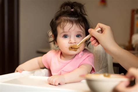 Pukul 06:00 waktunya asi · 2. 8 Mitos Seputar Makanan Bayi yang Harus Ditinggalkan