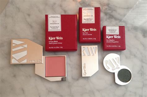 Kjaer weis, make up artist di origini danesi, deve aver pensato che era uno spreco. Experiment with Color: Kjaer Weis - Bare Beauty