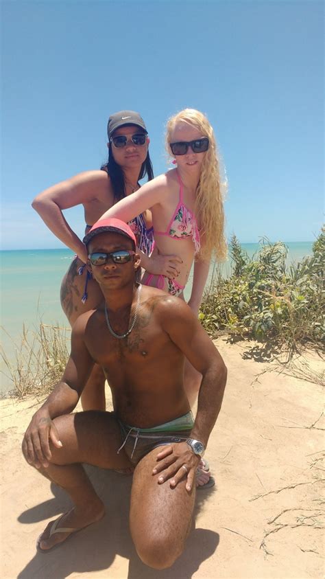 Novos videos da morena rabuda e amiga albina com pescador ...