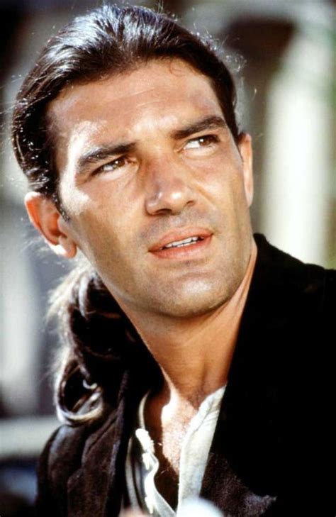 It is the second part of rodriguez's mexico trilogy. Antonio Banderas in Desperado | Actrice, Célébrités ...
