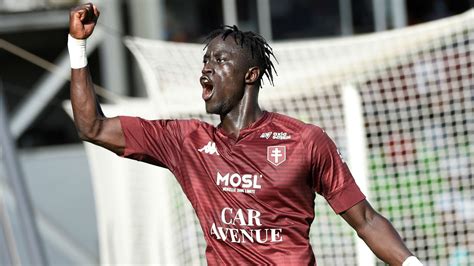 Ligue 1 en direct : Ibrahima Niane: Metz forward out for 'several months ...