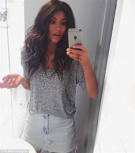 Basically, as davison put it, to participate in the one finger selfie challenge, you censor yourself with a single digit. but it might not be so easy on your first try—you have to position yourself and the mirror in a way that your one single finger covers both your upper and lower privates. Pia Miller flashes her bare ring finger after Brad split ...