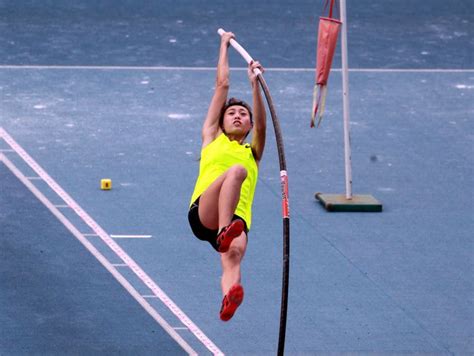 (sports) alternative form of 撐桿跳高／撑杆跳高 (chēnggān tiàogāo, pole vault). 田徑》撐竿跳雙姝上大學各自分飛 仍相約一起拼亞錦和世大運 - 麗台運動報