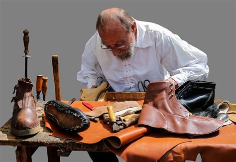 Ecco allora alcuni consigli basilari per. Sull'arte di farsi le scarpe da soli - Francesco Carraro ...