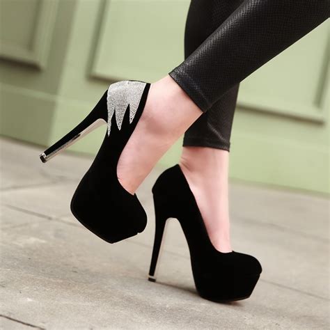 Check spelling or type a new query. chaussure a talon noir ferme