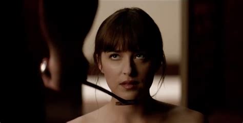 Fifty shades of grey bercerita tentang anastasia ana steele, seorang mahasiswi sastra berusia 22 tahun yang tinggal bersama sahabatnya, katherine kavanagh. Fifty Shades Freed trailer: Teaser for final Fifty Shades ...