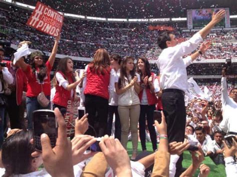 El 19 de mayo de 2012, se efectuaron numerosas concentraciones multitudinarias en algunas partes de méxico con el objeto de expresar repudio contra su candidatura presidencial. Enrique Peña Nieto cierra su campaña en Estadio Azteca ...