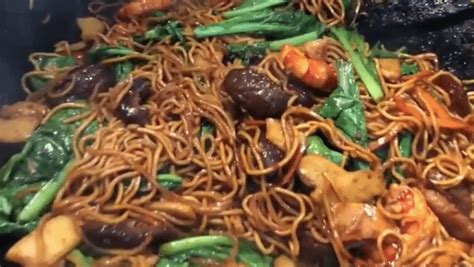 Mie tiaw kwetiau goreng adalah masakan chinese food yang lezat cepat dan mudah dibuat di rumah. Resipi Mee Goreng Basah Mudah - Resepi Bergambar