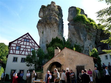 Es handelt sich beim 1.august nicht um den geburtstag der schweiz sondern um den nationalfeiertag, welcher aus angst antinationalistischer strömungen erfunden und 1891 zum ersten mal gefeiert. Die Fränkische Schweiz hat Geburtstag: sie wird 200 Jahre ...