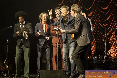 En dat is precies wat bart en zijn ideale mannen met deze theatertour vooropstellen. Bart Peeters: Brood voor Morgenvroeg in Borgerhout ...