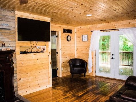 Check spelling or type a new query. Hocking Hills Cozy Cabin - Hocking Hills Cottages and Cabins