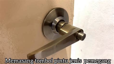 Dimana hal ini pastinya membuat orang tersebut kebingungan karenanya. DIY- cara memasang tombol pintu jenis pemegang - YouTube