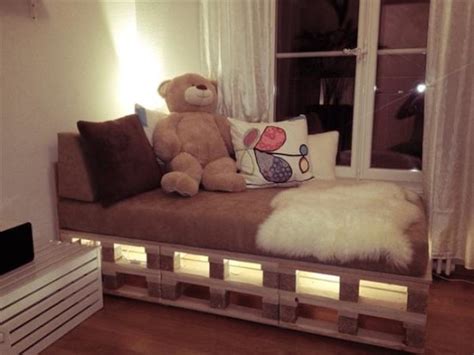 Berpadu dengan balutan modern membuat limbah kayu ini seperti memiliki nilai jual. 16 Desain tempat tidur unik dari kayu pallet bekas ~ 1000 ...