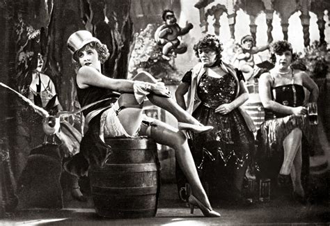 The film has as a first recommendation the wonderful interpretation of lorenzo ferro in the leading role. El Angel Azul - 1930 - Josef von Sternberg - Película sub ...