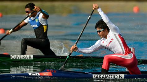 Durante a competição, os atletas são obrigados a realizar um ou mais percursos em terra correndo com a embarcação na mão, percurso durante o qual. Brasileiro faz 14º melhor tempo e avança à final da ...