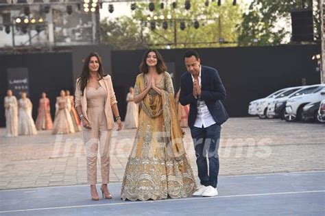 Lara dutta was born on april 16 lara dutta began her journey with the gladrag's megamodel competition in 1995 and went onto win. Lara Dutta, Pooja Hegde, and others at Lakme Fashion Week ...