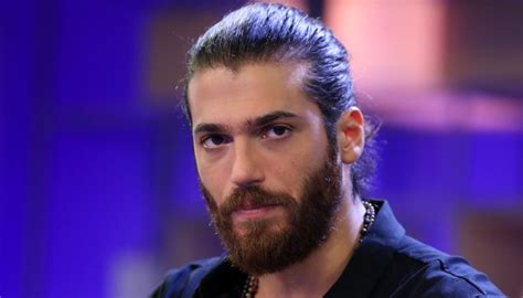 Yaman, bir uçağın arkasına taktırdığı diletta benimle evlenir misin? Can Yaman sulle nozze con Diletta Leotta: "Teniamoci la ...