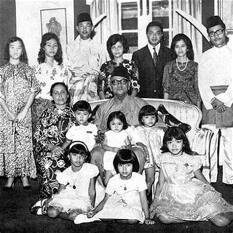 He was the twentieth child of sultan abdul hamid halim shah and che manjalara, the sultan's fourth wife. Keluarga Besar Almarhum Tunku Abdul Rahman Putra A… | Abg ...