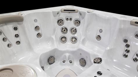 Hydropool's wellness programs were specially designed to maximise the benefits of hot water immersion. 6 Person Hot Tub | Self-Cleaning 670 Spa by Hydropool