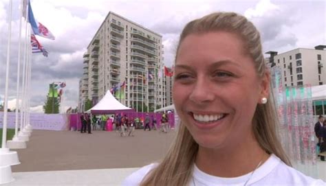 Juni og en måned fremover neste år er det fotballfest over hele europa, når em endelig sparkes i gang. TV2.no - Tonje Angelsen: - Målet mitt er finale. «Thats it!»