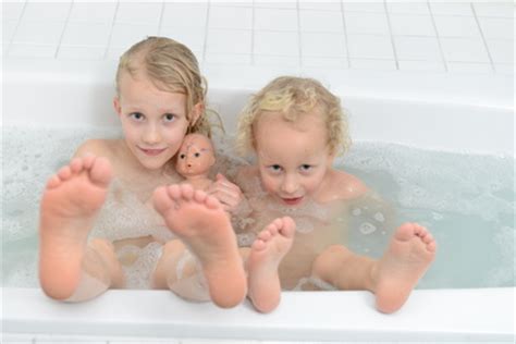 Über eine bedieneinheit kann das gerät senkrecht in der badewanne nach oben bzw. Anklage eines Polizeibeamten wegen Kinderpornos - Deutsche ...