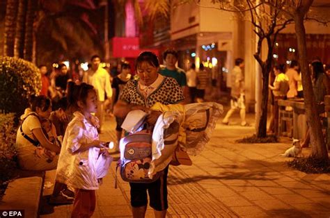 Juga dapat membahayakan kehidupan makhluk hidup yang tinggal di dalamnya. Gambar- Kesan Kemusnahan Gempa Bumi di Myanmar (25 photo)