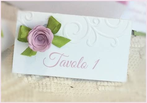 Il menu decorato in modo elegante con rose bianche. Segnatavolo - Segnaposto elegante - Rose - Feste ...