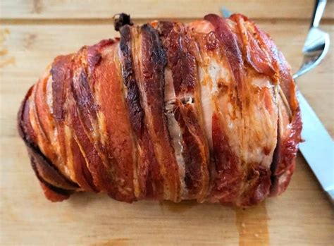 Roast the turkey in the oven for 20 minutes, then lower the temperature to 200°c/gas mark 6 and continue to cook the joint for the remainder of the cooking time, uncovering the turkey for the last 15 to 20 minutes to brown the skin. Cooking Boned And Rolled Turkey - Turkey Boned And Rolled ...