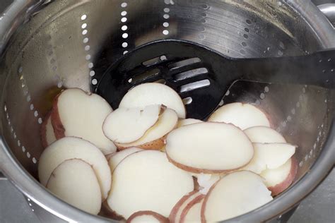 Do you know how long do potatoes take to boil? How to Cook Thinly Sliced Potatoes in a Frying Pan ...