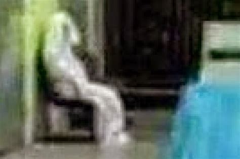 Contextual translation of bilik mayat into english. alamcyber 2020: SERAM KEMUNCULAN POCONG DI LALUAN KE BILIK ...