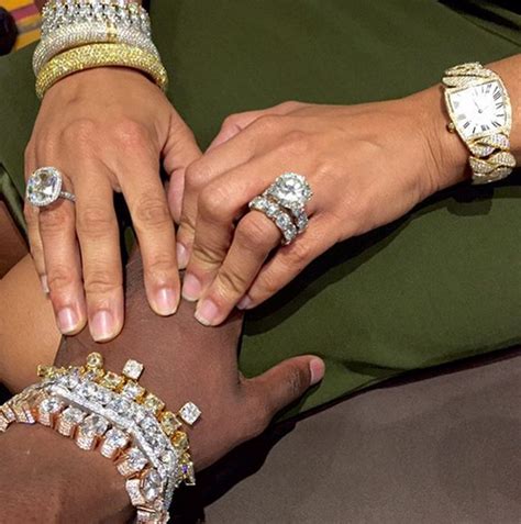 Widely considered to be one of the greatest boxers of all time, undefeated as a professional. Floyd Mayweather's Girlfriend show off her massive jewelry ...