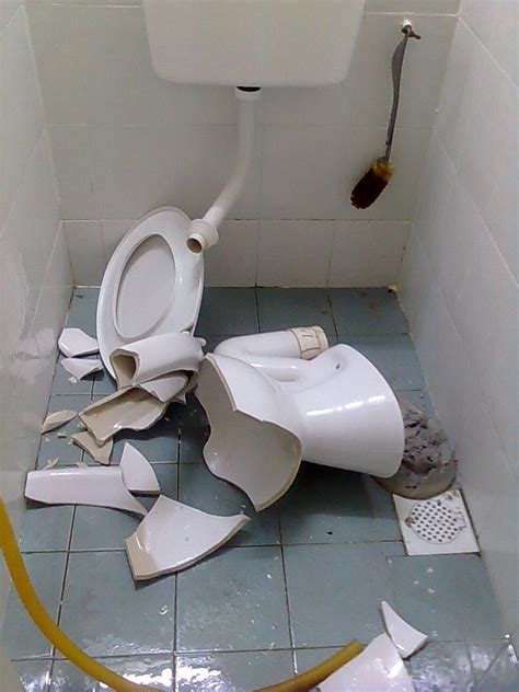 Cara pasang tandas wc duduk dengan semen. Obsesi Ku..: mangkuk pecah!