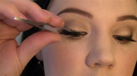 These most engaging glamorous flashes of eyelashes will command an attentive gaze. How to Apply False Lashes - YouTube