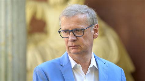 Born 13 july 1956) is a german television host. Günther Jauch: Polizeieinsatz vor seiner Familienvilla ...