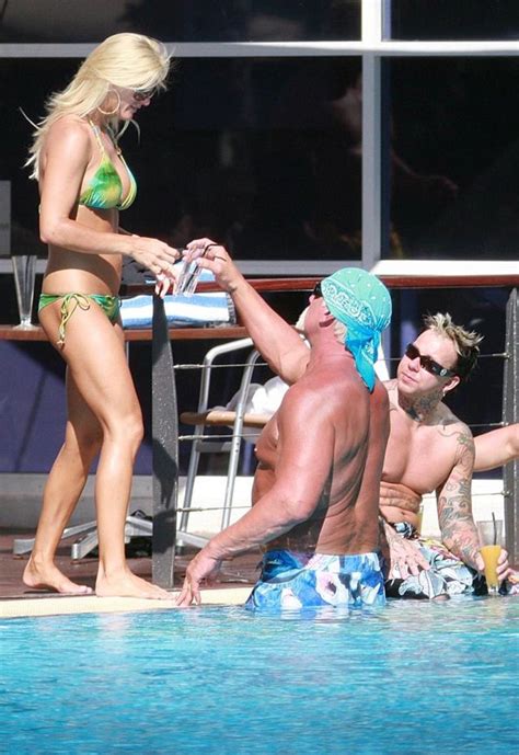 Brooke hogan almost found a unique way to get into the wrestling world. Hulk Hogan and his daughter in the pool (9 pics ...