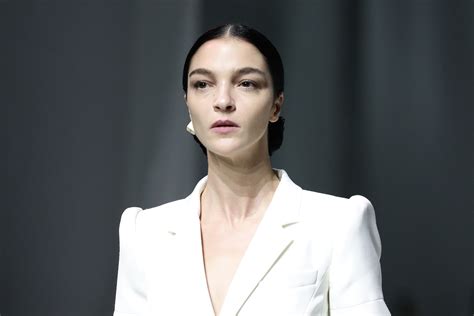 December 25, 2020 at 1:54 am ·. Mariacarla Boscono: chi è la modella dallo stile punk, l ...